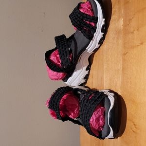 SKECHERS STRAPPY BLACK YOGA FOAM SANDLAS-Size 9